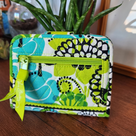 Vera Bradley Lime's Up Card/ ID Holder - Picture 6 of 6